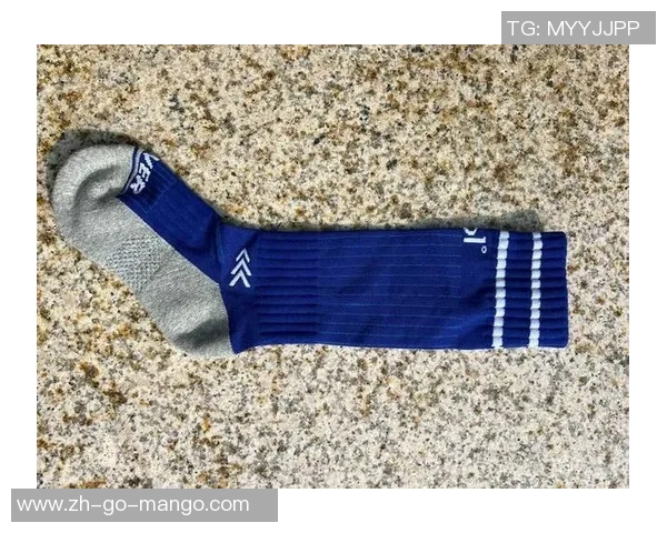 足球裁判专用足球鞋的选择与使用技巧解析助你成为场上最佳裁判